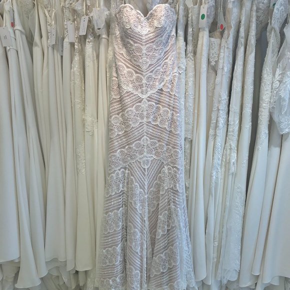 Rose-gold, lace, sequins, strapless - Picture 1 of 3